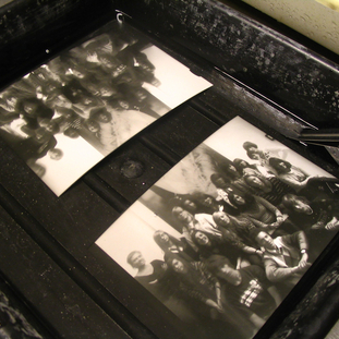 72 dpi klein FOMU Workshop Ontwikkeljegroepsfotoindedonkerekamer scholen Frederik Beyens