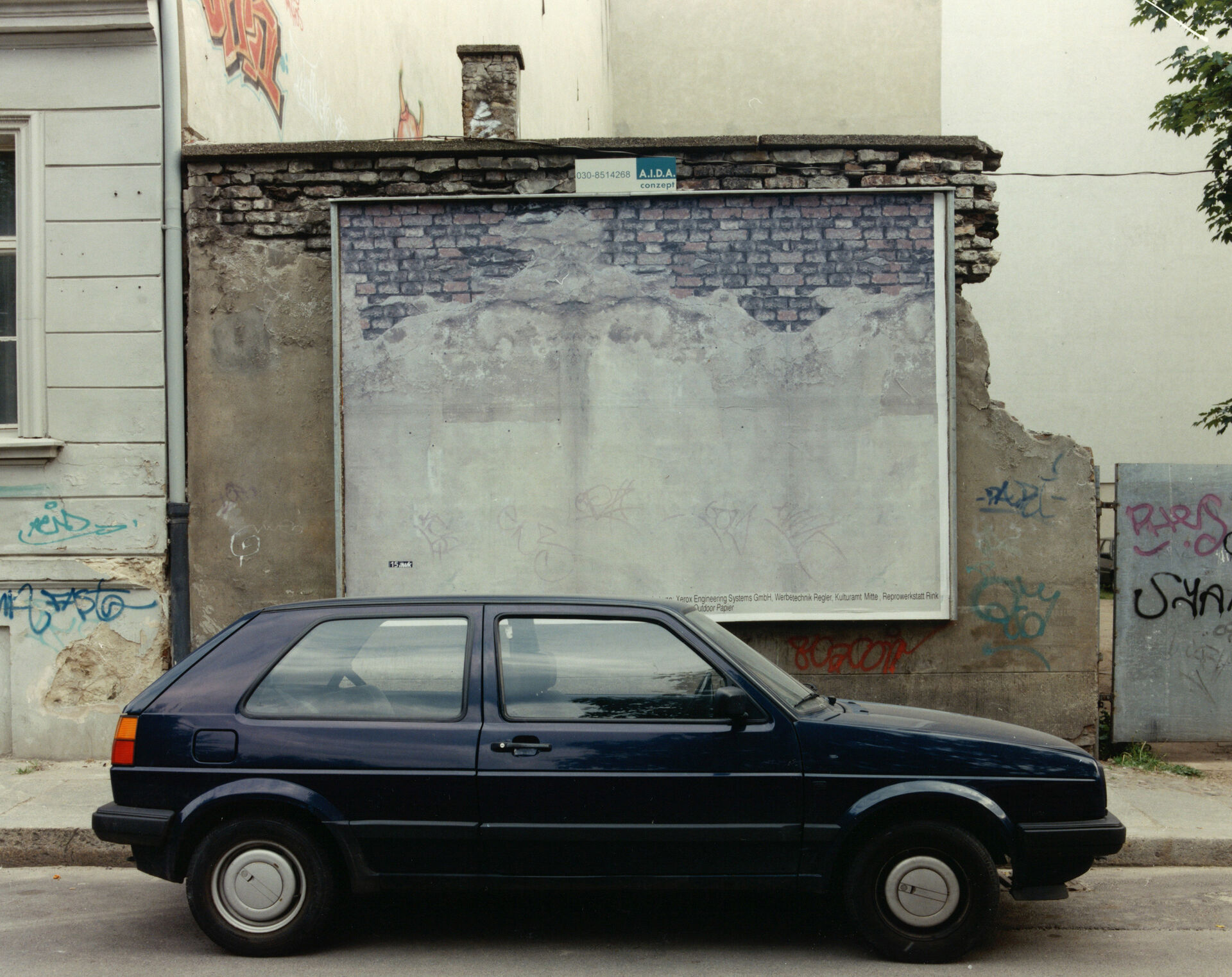 Decollage Mauerstrasse
