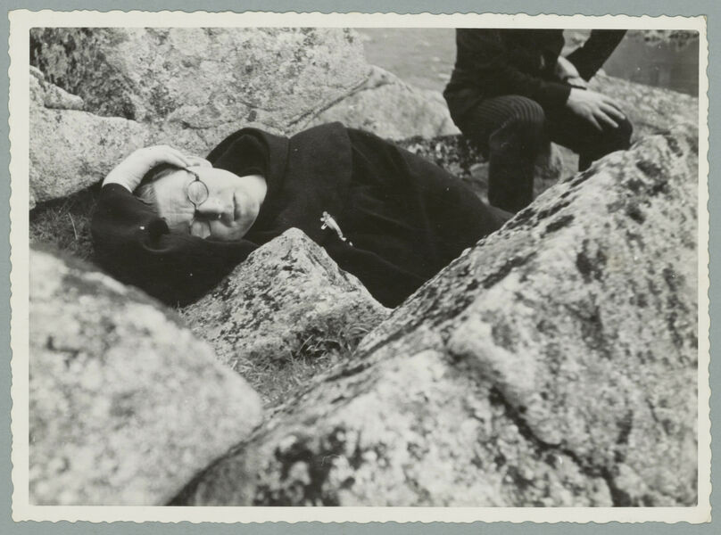 Longinus De Munter De vermoeide pater 1930 1950 Collectie Fotomuseum Antwerpen P 1995 22 463 Longinus De Munter