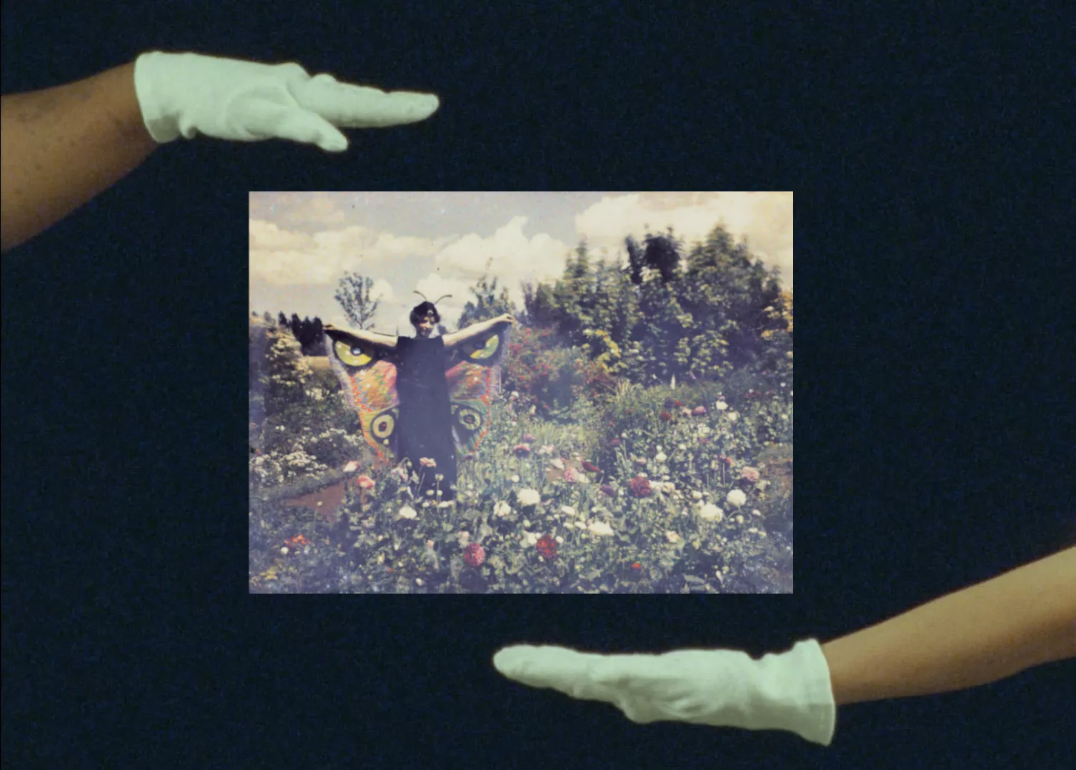 Katja Mater film still uit Their Own Sweet Time met beelden van Alphonse Van Besten uit de FOMU collectie 2025 Katja Mater