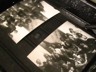 72 dpi klein FOMU Workshop Ontwikkeljegroepsfotoindedonkerekamer scholen Frederik Beyens