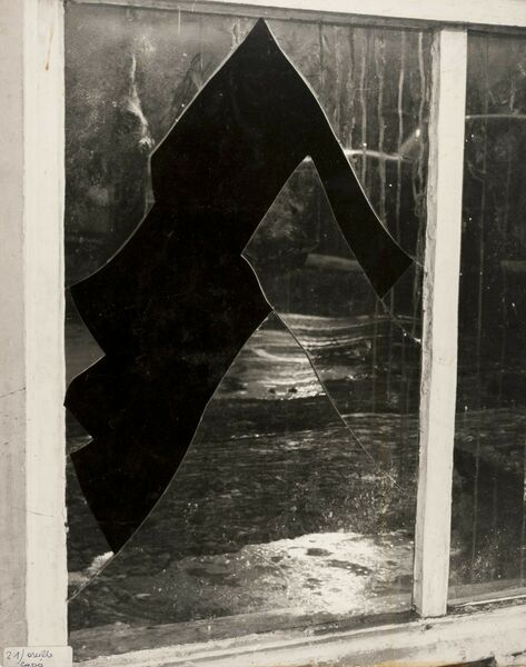 Embo P 1996 0655 0028 ilecasséede Pâques