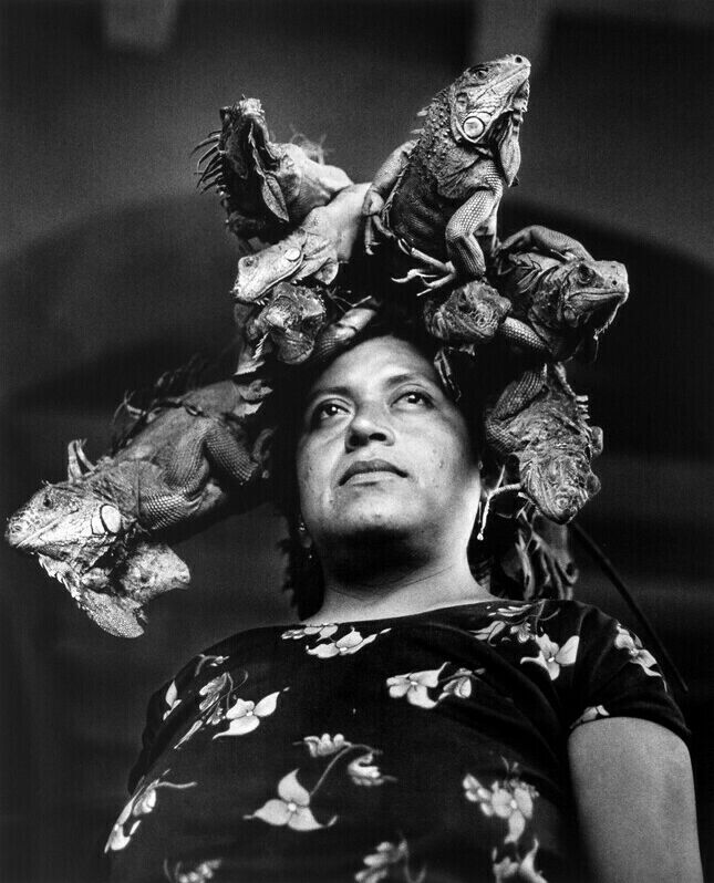 RS312134 04 Nuestra Señora de las Iguanas Juchitan Oaxaca Mexico 1979 Graciela Iturbide scr