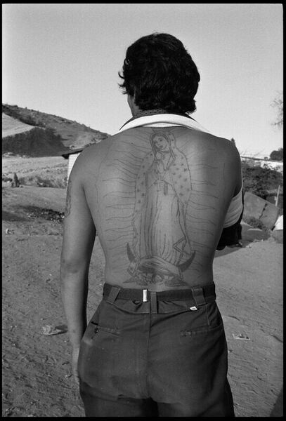 RS312136 07 La frontera Tijuana Baja California Meciko 1989 c Graciela Iturbide scr