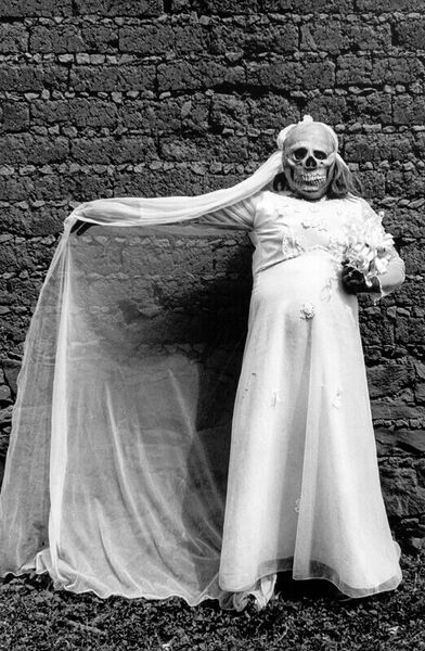 RS312138 09 Novia muerte Chalma Mexico 1990 c Graciela Iturbide scr