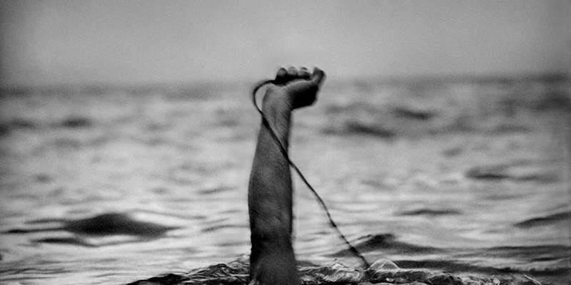 PRESENT 01 Selfportrait Northsea 2003 72 DPI STEPHANVANFLETEREN