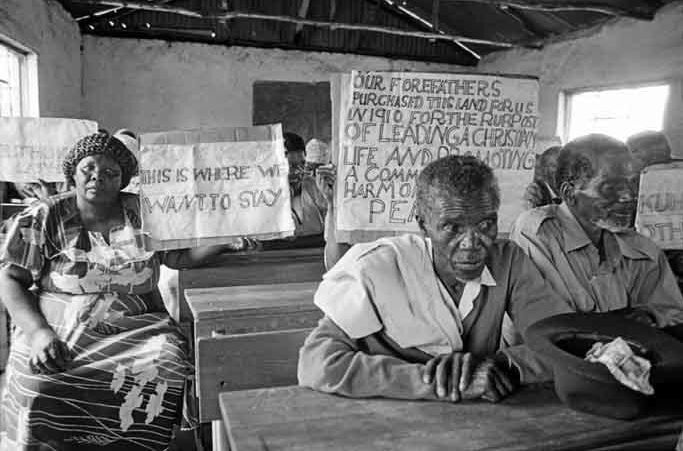 886908a Villagers protest against removal Cornfields KZN 22 Nov exhib BW 72 30cm